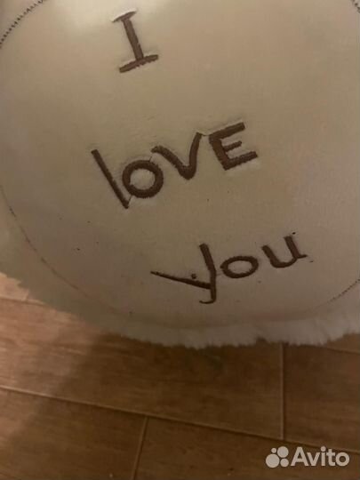 Большой плюшевый медведь