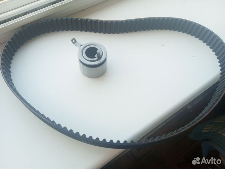 Комплект ремня грм + ролик Gates KP25535XS, новый