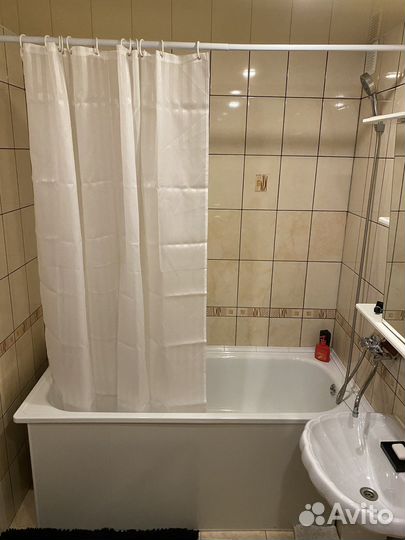Шторка для ванной белая