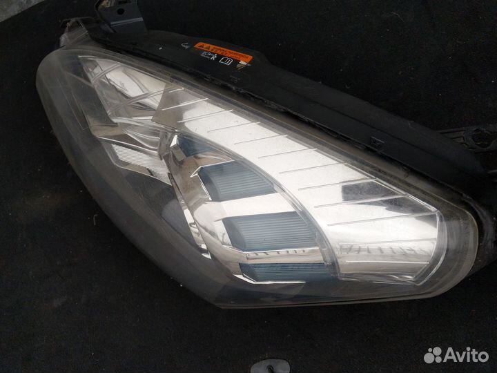 Рено колеос 1 2008 - 2011 год фара левая ксенон