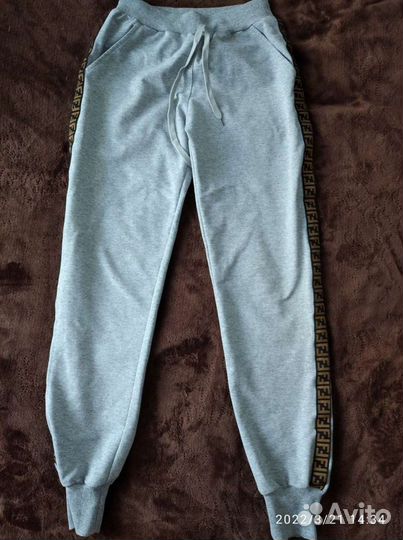 Спортивный костюм женский