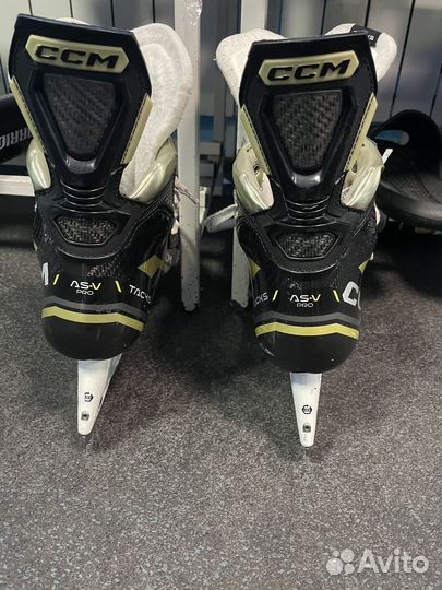 Коньки хоккейные