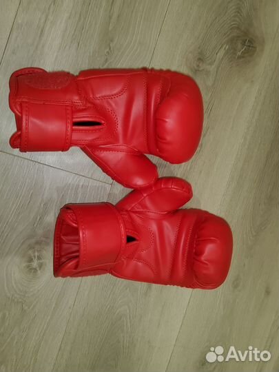 Боксерские перчатки