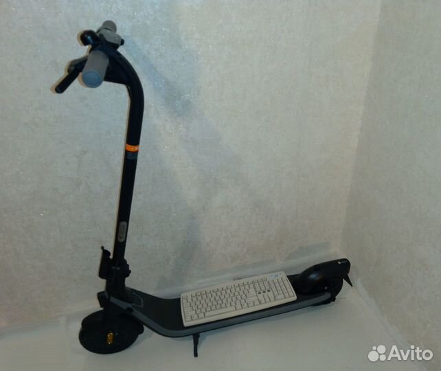 Электросамокат Ninebot KickScooter E2 почти новый