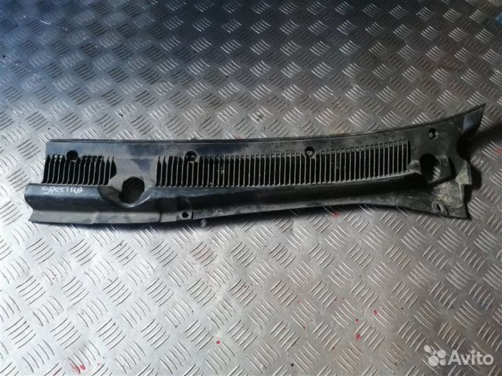 Решетка под лобовое стекло, жабо левая Kia Spectra