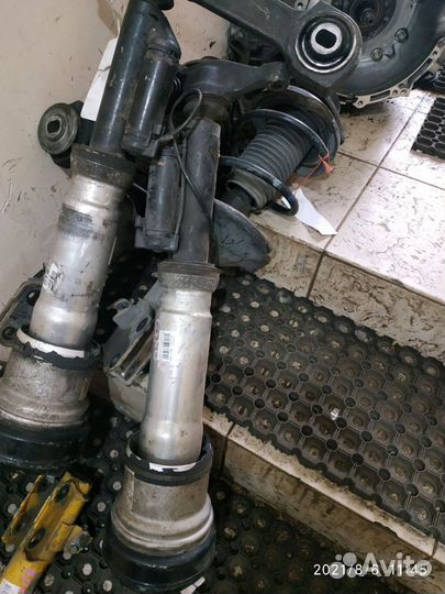 Стойка амортизатора перед Mercedes S-Class W220