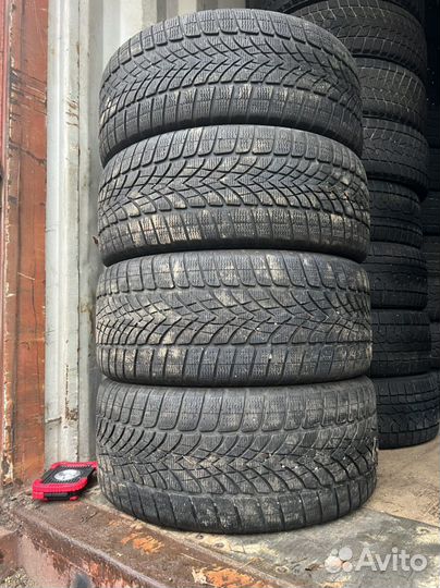 Dunlop SP Winter Sport 4D 265/45 R20 и 295/40 R20 104V