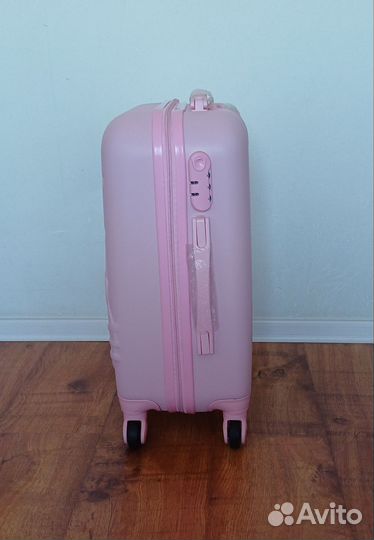 Чемодан розовый