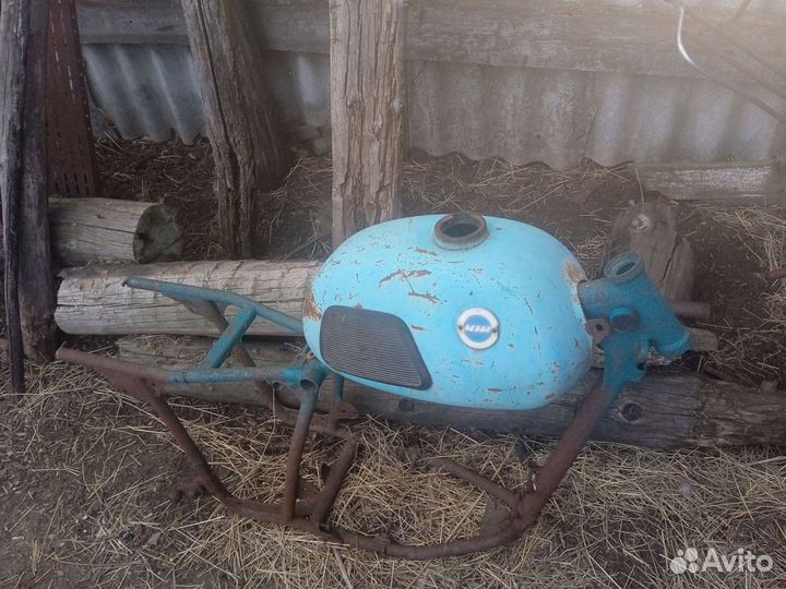 Продам запчасти.Двигатель с Юпитера не продаётся