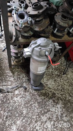 Пневмостойка Ауди Q7 зад. Лев