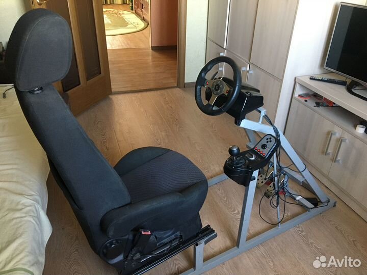 Игровой руль с сидением Logitech G25