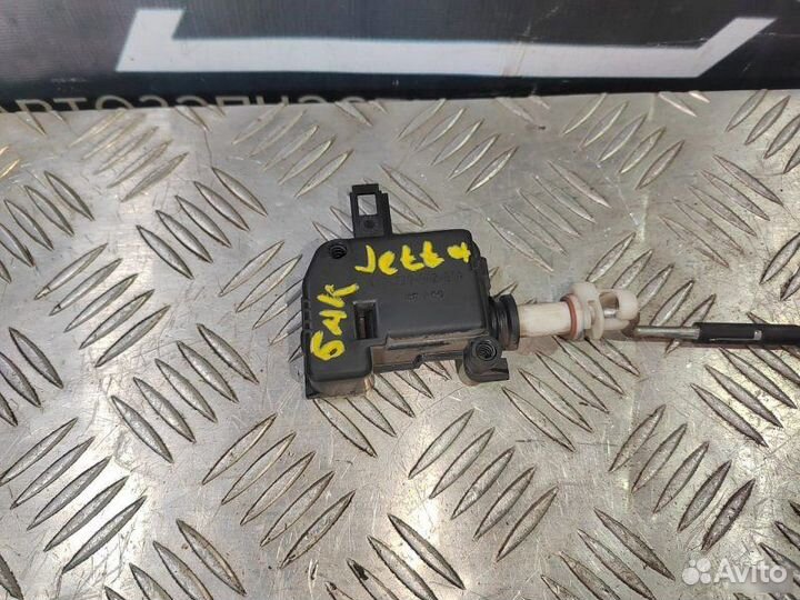 Замок лючка бензобака Volkswagen Jetta 4 2.0
