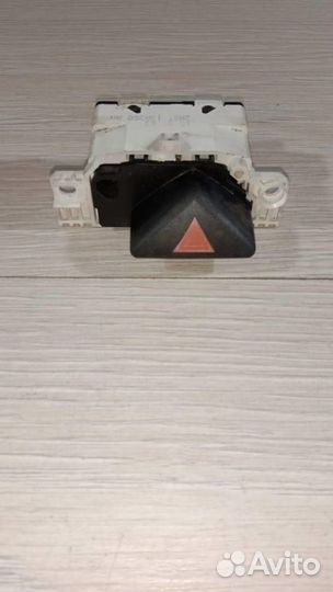 Кнопка аварийной сигнализации Ford-Форд Focus I 1