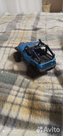 Машинка джип maisto