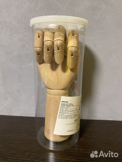 Деревянная рука IKEA