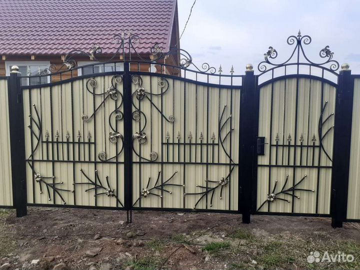 Ворота калитки с элементами художественной ковки