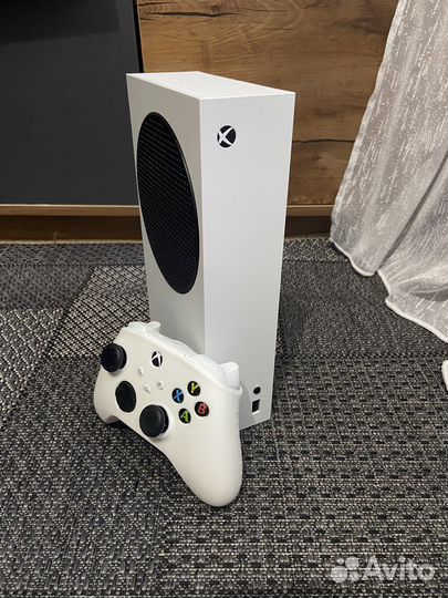 Xbox series s + аккумулятор для гемпада