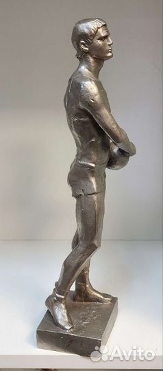 Скульптура Волейболист скульптор Мурзин - 33 см