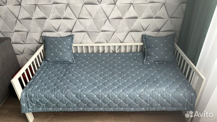 Покрывало и 2 подушки