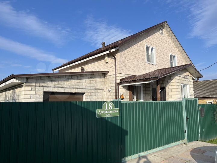 Дом 194,2 м² на участке 8 сот.