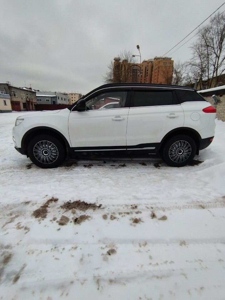 Geely Atlas: фото владельца