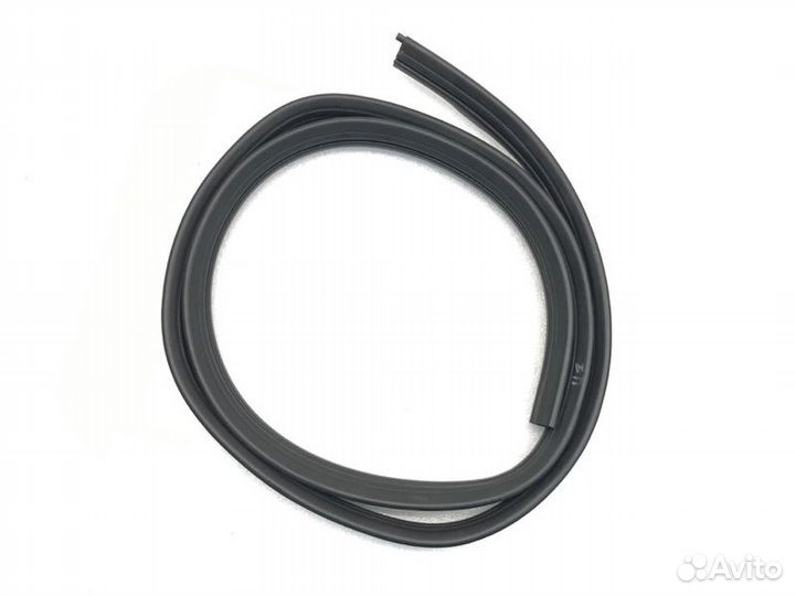 Уплотнитель двери задний правый Nissan Qashqai 1.6