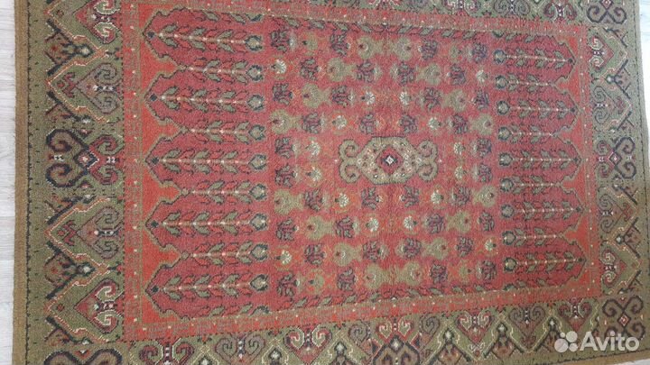 Ковер шерстяной,висел на стене