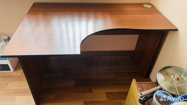 Компьютерный или письменный стол