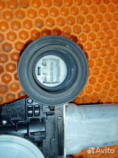 Стеклоподъемник электр. передний правый Toyota Alp