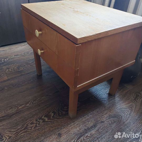 Тумбочка прикроватная