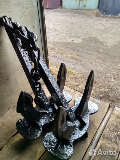 Якоря Матросова,Холла