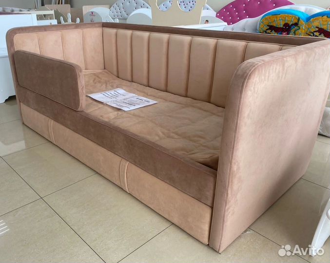 Мягкий диван кровать 