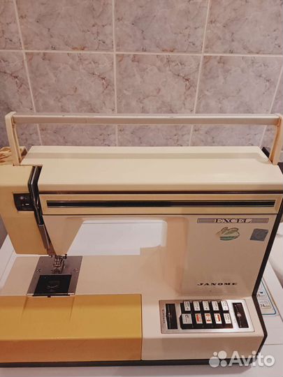 Швейная машинка janome