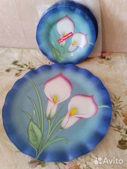 Блюдо с тарелками