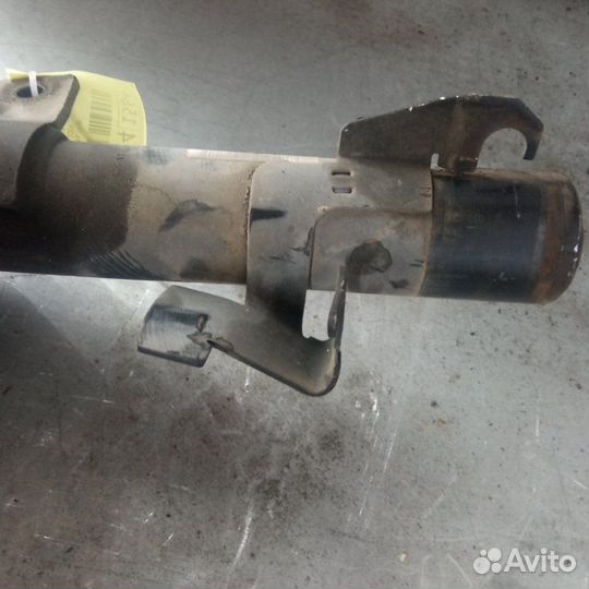 Амортизатор передний правый Mazda 3 BK 2003-2009