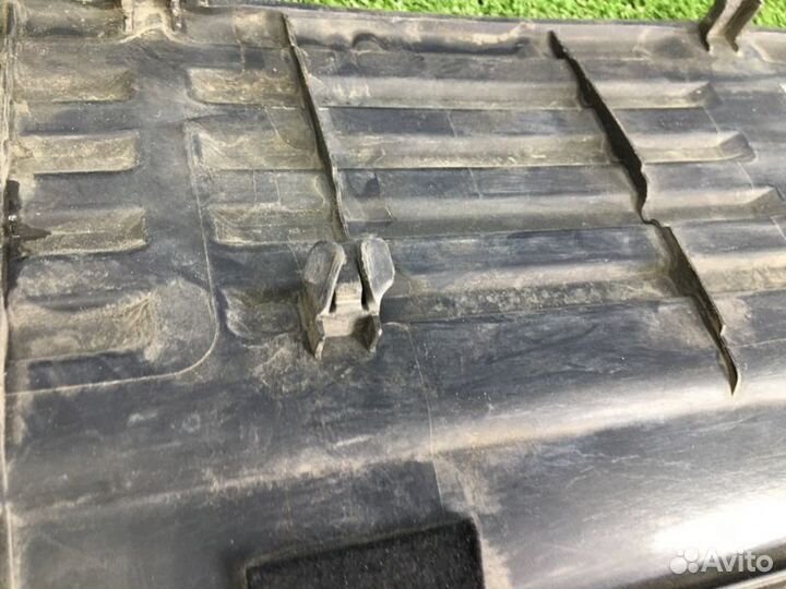 Накладка бампера задняя Toyota Land Cruiser 200