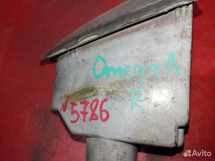 Поворотник передний правый Opel Omega A универсал