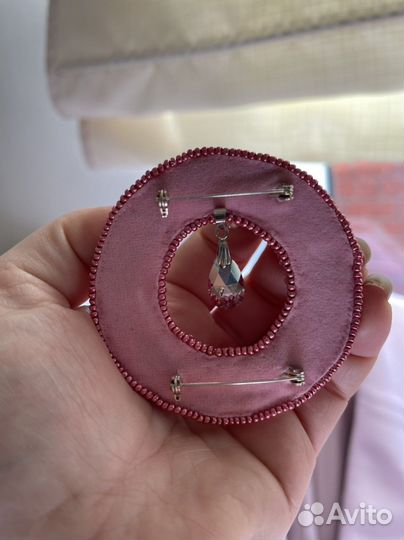 Брошь ручной работы из бисера