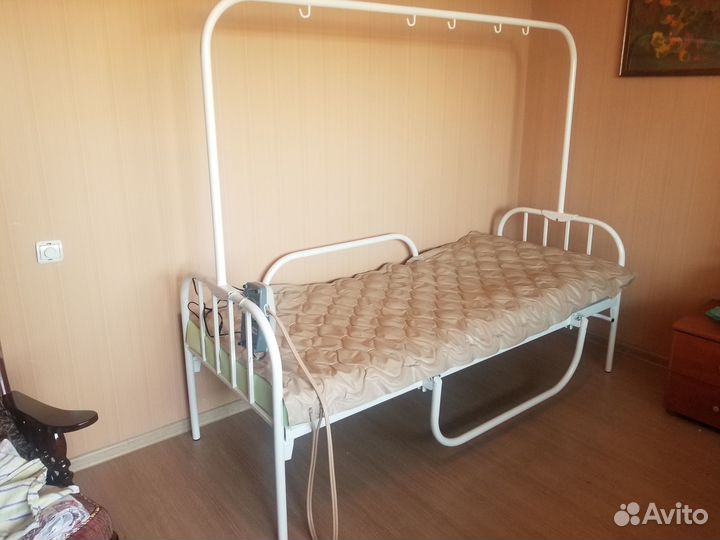 Медицинская кровать