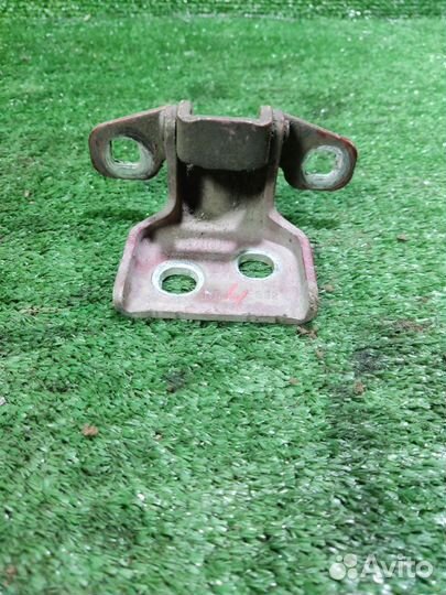 Петля двери Renault Logan