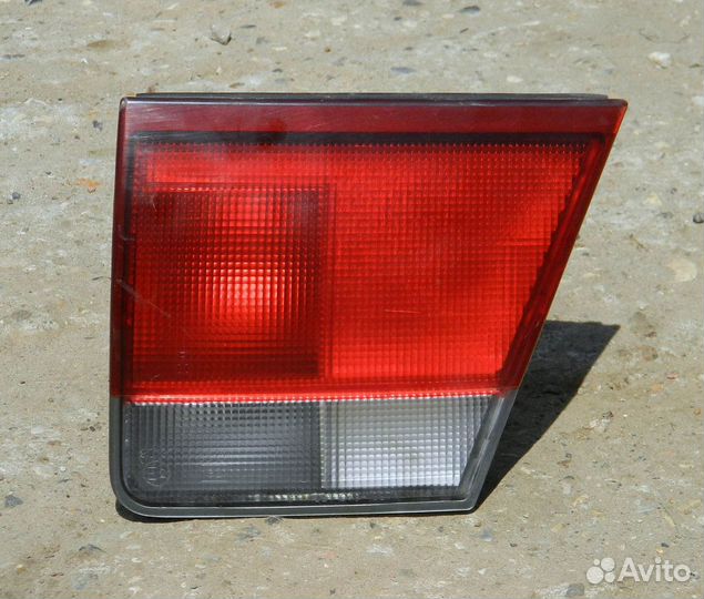 Фонарь задний правый багажника Mazda 626 GE