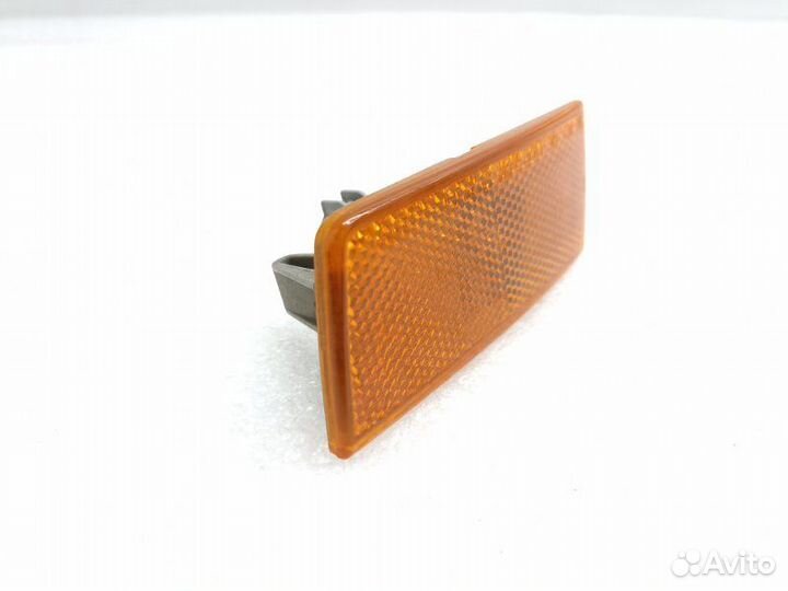 Повторитель поворота в бампер передний левый