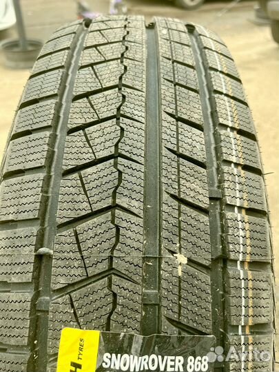 Roadmarch Snowrover 868 235/45 R18 117T