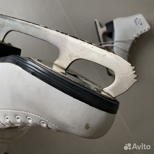 Коньки фигурные 39 р