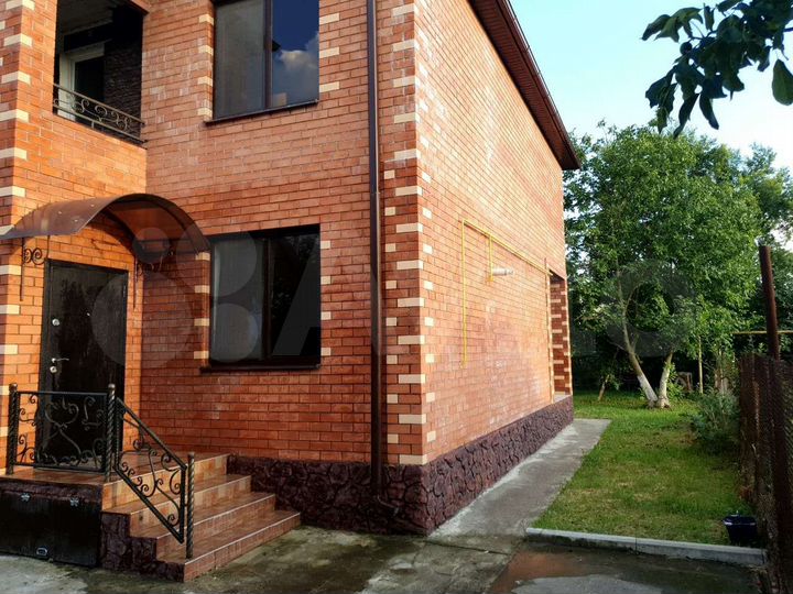 Коттедж 175 м² на участке 6 сот.