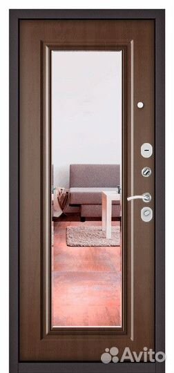 Дверь входная в квартиру с зеркалом