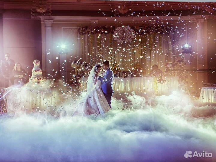Тяжелый дым, холодные фонтаны, конфетти на свадьбу