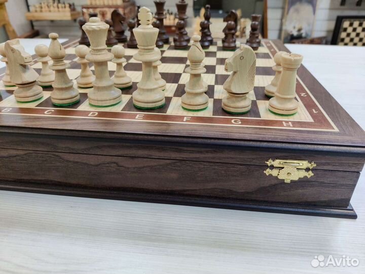 Шахматы Стаунтон орех в ларце