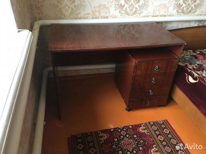 Письменный стол