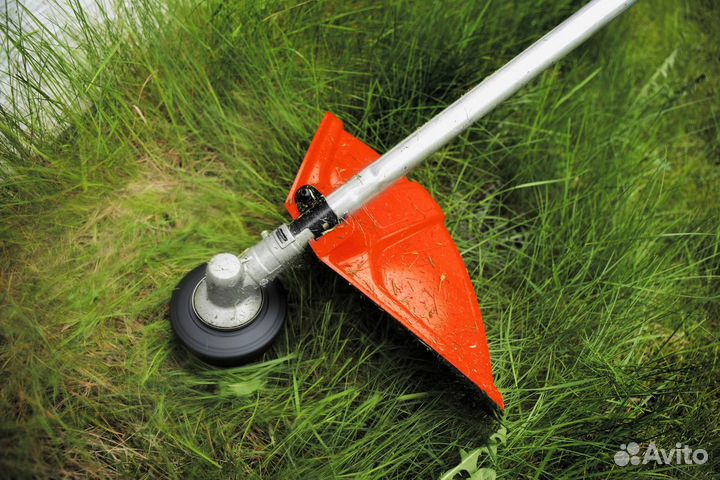 Покос травы триммером